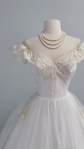 🪞🩰Exquisite 1950’s ballet length wedding dress with sheer illusion bodice and beautiful three dimensional floral lace. Fits a small. Tags are welcome! 🩰🪞🩰🪞🩰🪞 . . . #xtabayvintage #vintagebridal #vintageweddingdress #1950年代ヴィンテージ #1950sweddingdress | Xtabay Vintage Clothing Boutique