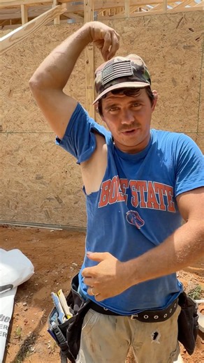 How to turn a T-shirt into a tank top ￼