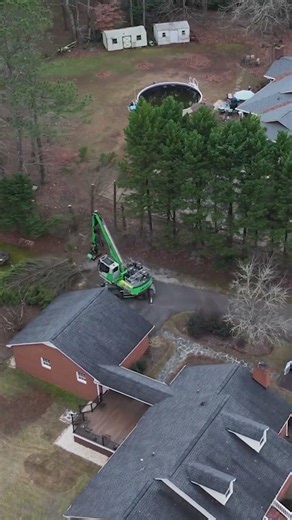 Sometimes it’s just the perfect Sennebogen setup 🙌 #sennebogen #treework #heavyequipment #operator