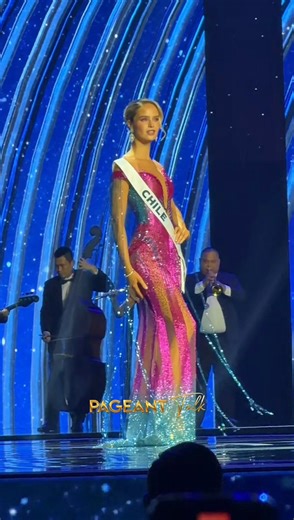 Miss Universe Chile 🇨🇱 Inna Moll during the Miss Universe 2025 Evening Hown Comeptition pageant. #MissUniverse2025 | Pageant Talk