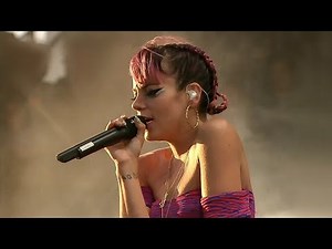Lily Allen | Smile (Live Performance) V Festival 2014 (HD)