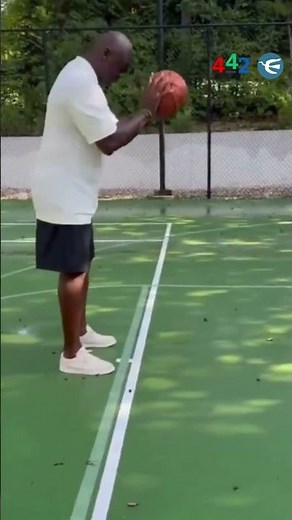 🏀 La emoción de Michael Jordan al encestar una pelota después de varios años.