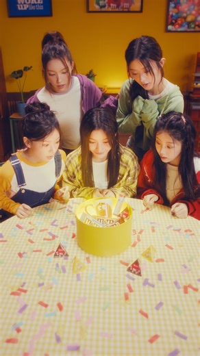 Celebrating with friends, sweet surprises, and M&M’S?​ Now that’s a perfect birthday 🎶🎁💛​ #happybirthday #mms #itsmorefuntogether | M&M'S Malaysia