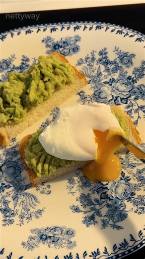 Perfect poached egg in 3 minutes 🥚✨
