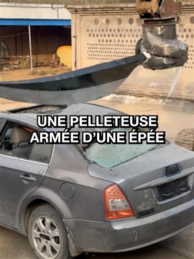🔵 Un inventeur fou a créer une arme incroyable : une pelleteuse armée d'une épée géante. 🗡️ 🤖 🔴 Chaque jour, je fouille la presse locale du monde entier pour dénicher une histoire incroyable mais vraie. L'absurdité du monde et ses petits bonheurs imprévus à travers des petites histoires insolites, des faits divers wtf et des anecdotes historiques étranges. 🤯 #insolite #incroyable #pourtoi #fyp #invention