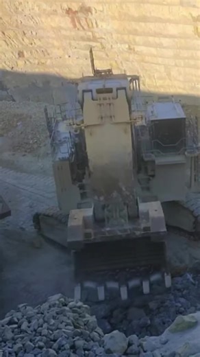 Komatsu PC4000 Face Shovel: Efficient Loading Demonstration