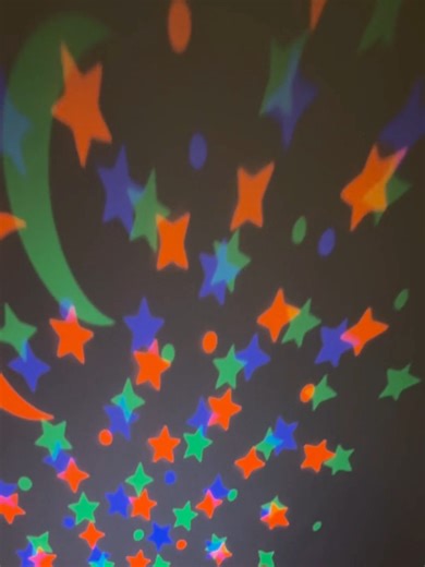 Бебето ти не иска да заспи? 👀🌙 Ето решението, което майките обожават 💛 ✨ Проектор на цветни звезди 🎵 10 успокояващи мелодии сърцебиене ⏳ Изключва се сама след 30 минути 🧸 Мека, пухкава и подходяща от 0 месеца https://www.reia.bg/bebe-dete/sn/pomosch-za-zaspivane-lampi-igrachki-zavesi-i-posobiya-bg/sofi-zhirafcheto-3-v-1-muzikalna-noschna-lampa-plyushena-igrachka-bg.html #рея #мамаживот #животсдеца #семейство #дете #мамаибебе #жирафчетософи