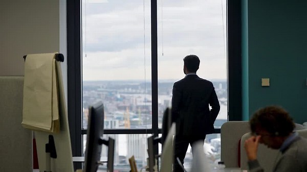 Focus: Return of the fat cats? Bank bonuses rise as profits rebound
