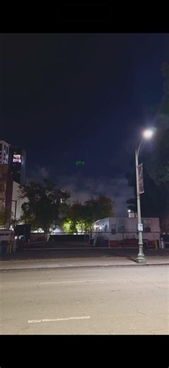 "Downtown Oakland in Awe: Incredible UFO VFX Unleashed!"