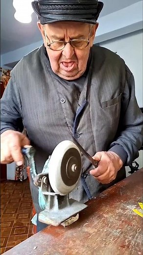 How to Sharpen a Knife at Home 🔪#knifesharpening #howtosharpenaknife #kitchentips #diyskills