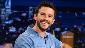 Jonathan Bailey & Jimmy attempt to do the iconic Jurassic World turn 😭 | The Tonight Show Starring Jimmy Fallon
