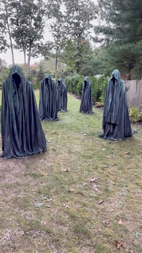 Learn how to make these awesome spooky statues with @brandon.hardy.art 💀👀🦇 | Blackcraft