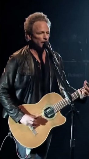 Lindsey Buckingham on fire 🔥