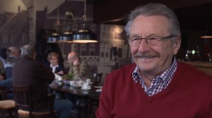 Krijgen we er ooit nog een? ⛸ Als het aan deze Friese Rode Kruis-vrijwilligers ligt, liever vandaag dan morgen! 😃 We blikken met ze terug op hun laatste Elfstedentocht in 1997. ❄ | Rode Kruis