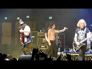 Slash "Fall To Pieces" live Palasharp, Milan - Italie 10/06/2010