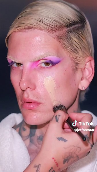 Who else is obsessed w #liquidblush 😇 New #jeffreestarcosmetics makeup tutorial is here! 🍭 #makeuptutorial #jeffreestar #cottoncandy