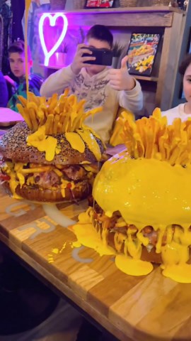🍟🍔 THE GLOBAL CHEAT DAY HEADQUARTERS 🌭🥓 | 🟠 U Think They FINISHED These 2 Massive Burgr Cakes haha❔️❗️🤪🤪🤪 #reelsviral #burger #usa #food #explore #trendingreels | Instagram