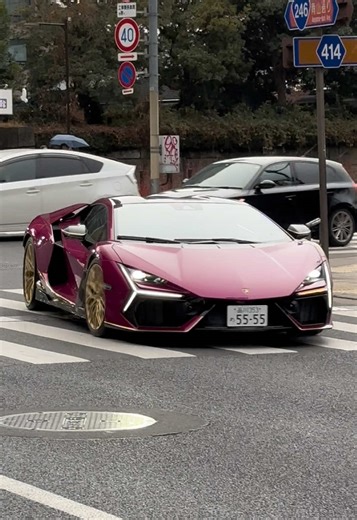 Lamborghini Revuelto: Rendimiento y Estilo