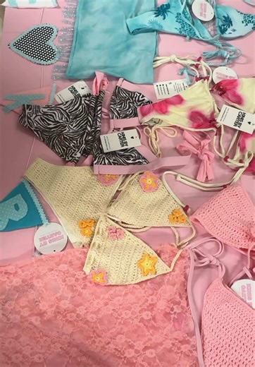 Sisterhood with @kinis by carter 👙 Thank you so much for stopping by for a pop up shop & having the cutest kinis for spring break!💖⭐️🏝️