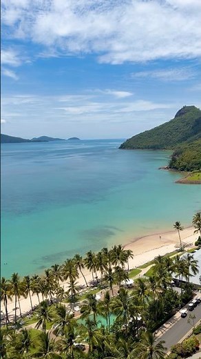 One of the best views in Australia 😍 📍Reef View Hotel, on Hamilton Island in the Whitsundays 🏝️