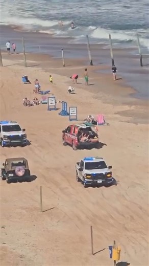 #VOLUSIACOUNTY #ORMONDBEACH 🚨TRAGIC DROWNING INCIDENT CLAIMS SWIMMER'S LIFE🚨 On December 26, 2025, lifeguards responded to a reported drowning in the 200 block of Ormond Beach at approximately 12:17 p.m. When lifeguards arrived, three individuals were in the water. Two were making their way back toward shore and were close to the sandbar. A third individual was located floating face down roughly 150 yards offshore. A lifeguard immediately entered the water with a rescue buoy and swam out to re