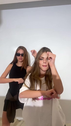 Os vídeos de Mari Maria (@marimaria) com Barbie de Chapéu - Melody & Paula Guilherme