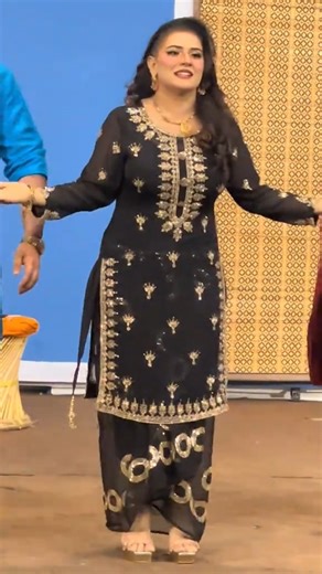 Yeh Chooriaan Stage Play #foryoupage ❤️ #stagedramapakistan #stagedramacomedy #stagedrama #dancer | Stage Drama Dance