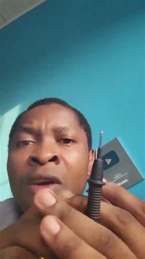 How to identify a PNP transistor using the common point of the black lead