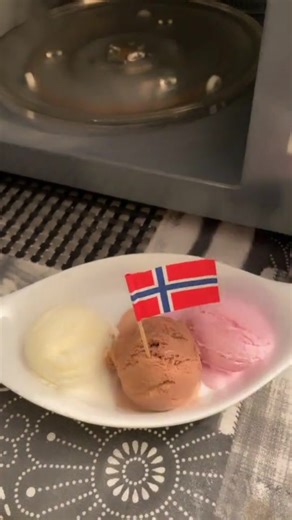 Quick ice cream in the microwave 🍧#norge #norgesmeme #humør #snow #norway
