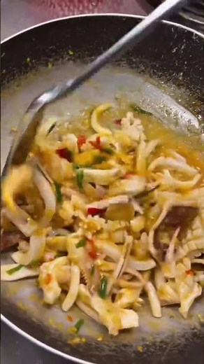 Fried Salty-Egg with Calamari/Big squid, a bit salty, a bit sweet, and a bit spicy#food #cooking