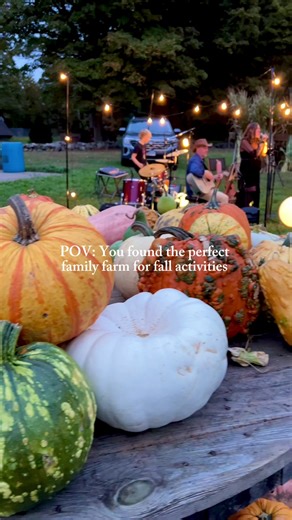 Perfect family farm for your fall activities 🍁 🎃 You’re gonna want to save this one! @townline_farm is located on the town lines of Woodbridge and Derby. This small farm is PACKED with activities, hay rides, pumpkin picking, fall fests, and even a corn maze with parking right on site! For all of you that are exhausted by the idea of packing up the family and walking a far distance to get to activities THIS is your spot! They even have a fake stand where they sell both their products and those 