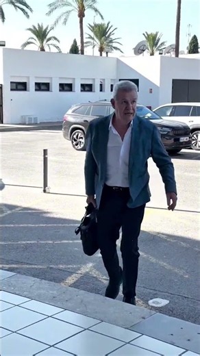 🦇🇲🇽 Javier Aguirre is already at the Valencia CF Training Ground! 🤝