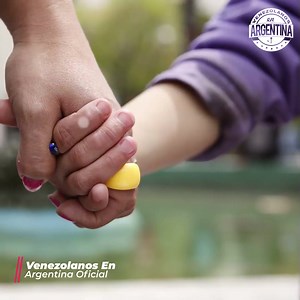 🕊 Mahatma Gandhi, que en indio significa “alma grande”, nació en la ciudad de Porbandar, en la India británica. Abogado y político, dirigió a la India hacia su independencia rechazando la violencia, incluso bajo durísimas condiciones y retos aparentemente infranqueables. Gandhi se ha convertido en fuente de inspiración de los movimientos no violentos que luchan por el reconocimiento de los derechos civiles y por el cambio social. El recuerdo de su legado es una gran ocasión para diseminar su me