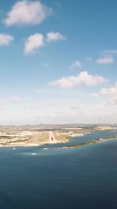71K views · 1.5K reactions | We take you inside the cockpit of a Boeing 787 ✈️ #Boeing787 #CockpitView #Aviation #Plane #FlightExperience #Travel #TakeOff #Landing #Caribbean #PilotLife | DutchPilotGirl | Facebook