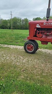 Farmall Super M-TA Pulling an International 50 Chisel Plow #farmallfanatic #farmall #redpower #farmalltractors #antiquetractors | Farmall Fanatic