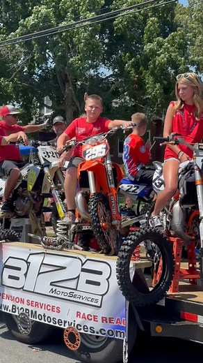 ✔️ Rider Introductions ✔️ Into Music ✔️ Revving and Waving at the crowd Getting our practice in today for our future Pro races 🤘🏼 Team B12B @b12b_motoservices “Be The 1-2 Beat” | CarsonB.295
