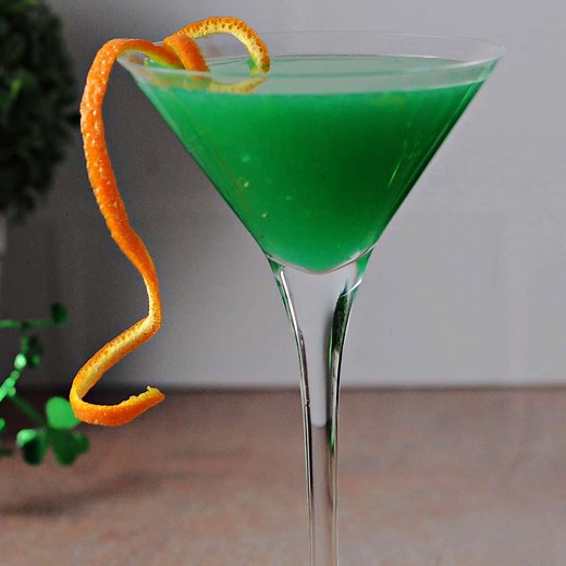 Shamrock Martini - Perfect for St. Patrick's Day - Ovenspiration