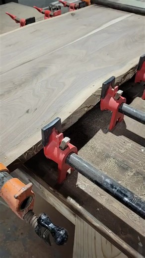 Walnut Live Edge! #liveedge #liveedgetable #liveedgeslab #woodworker #handmade #makersgonnamake #makersoftiktok #makersmovement #walnut | Back Forty Craftsman