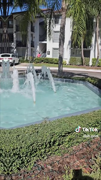 Christmas Fountain Ideas for Your Pool