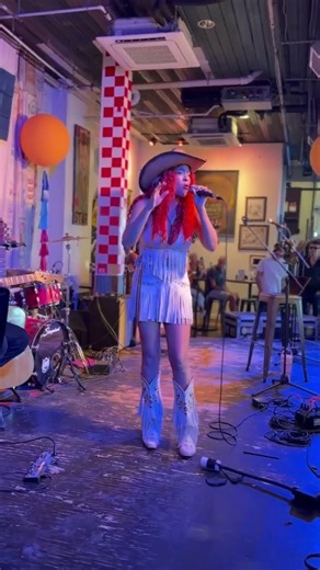 Autumn D Live with Band “Ain’t Yo Wife” Live