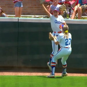 Hello, 911…we’d like to report a robbery committed by Katie Kistler! 👮 #NCAASoftball #SCtop10 x 🎥 Florida Gators Softball | NCAA Softball