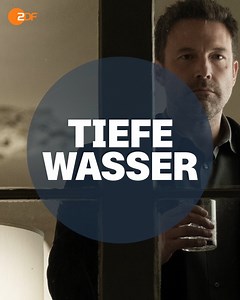 In der schwülen Hitze von New Orleans wird die Ehe von Vic und Melinda zu einem gefährlichen Spiel aus Liebe und Verrat. 💔 Was passiert, wenn Eifersucht eskaliert? "Tiefe Wasser" nach einem Roman von Patricia Highsmith für euch in der #ZDFmediathek: 🎬 https://kurz.zdf.de/RmVml/ #ZDF #Psychothriller | ZDF