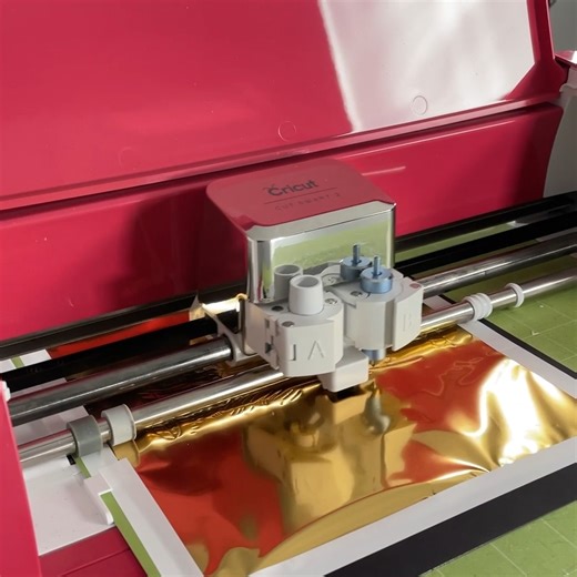 Shiny details make every project pop 🎨💎 Learn how to use the Cricut Foil Transfer Kit step by step! https://thecraftyblogstalker.com/cricut-foil-transfer-kit-video/ | The Crafty Blog Stalker