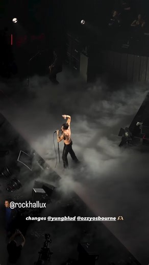 Yungblud singing "Changes" in Luxembourg. #yungblud #yungbludarmy #bhc #yungbludfan #luxembourg #bludstream #yungbludcanada | The Bludstream