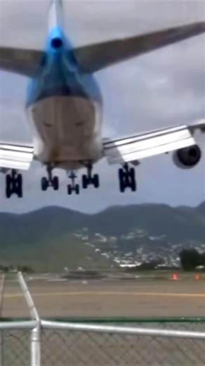 St Martin's Low Jumbo Jet Landing Caught #extreme #shorts