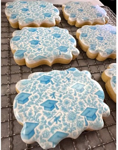 White flood with a printed, custom made chinoiserie grad cap background!🩵🤩 #fblifestyle #oddlysatisfying #satisfying #fypシ #customcookies #cutecookies #contentcreator #decoratedcookies #graduation | The Flour Child cookies