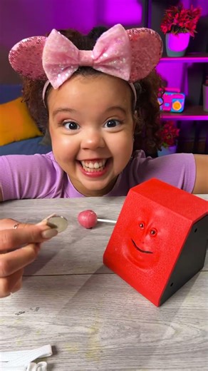 EW! THIS EATING GADGET IS MEH 😑