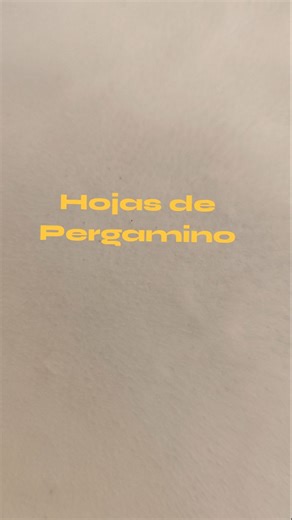 ¿Conoces el pergamino? A diferencia del papiro que es un papel vegetal, el pergamino es piel de animal tratada. El pergamino se usó frecuentemente desde la antigüedad hasta la edad media. Era uno de los soportes de escritura que nos faltaba incluir en Vita Romana, para conocer la evolución de la escritura. Los tenéis en la sección de materiales de escritura y actualmente también en la de novedades. Por cierto, ¿Has escrito alguna vez sobre pergamino auténtico? | Vita Romana