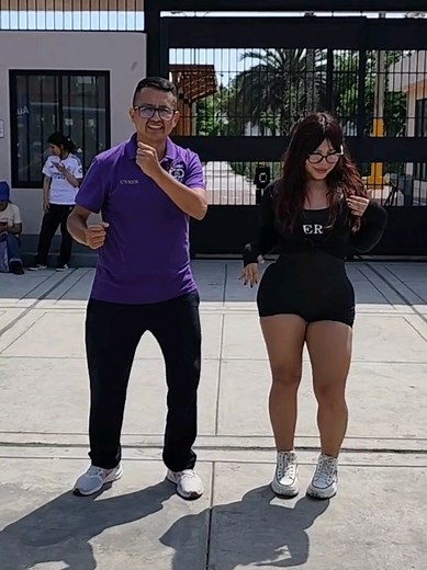 Bailando el Paso de Jamal con Miss Sosita en San Marcos
