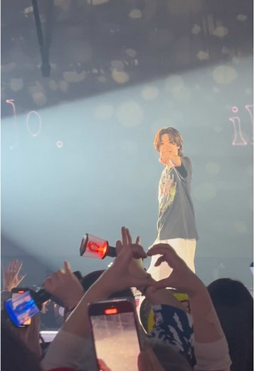 友達とお揃いのベレー帽被って行ったら、じんくんから「いっしょ？」からの👍🏻貰えた😭😭😭😭😭😭😭😭😭😭😭😭 終始メロくてやっぱりだいすき😭 （思い出として残させてください🥺） #神宮寺勇太 #number_i #number_i_livetour